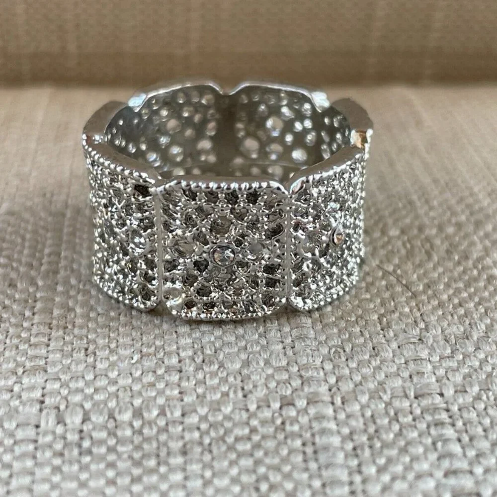 Women Ring Silver Tone Rings Fashion Jewelry Crystal Accent Size 11 - Picture 6 of 8